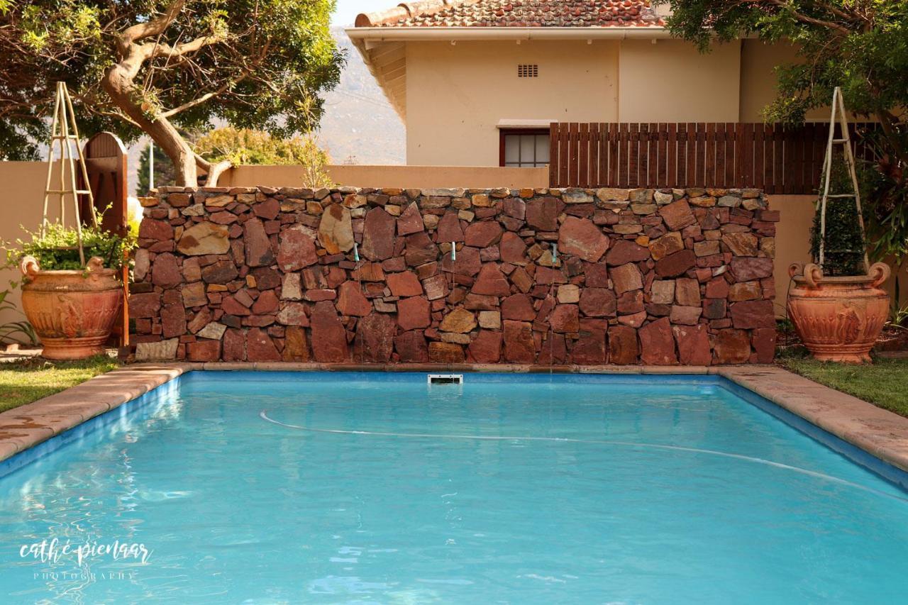 A Tuscan Villa Guest House Fish Hoek Exterior foto
